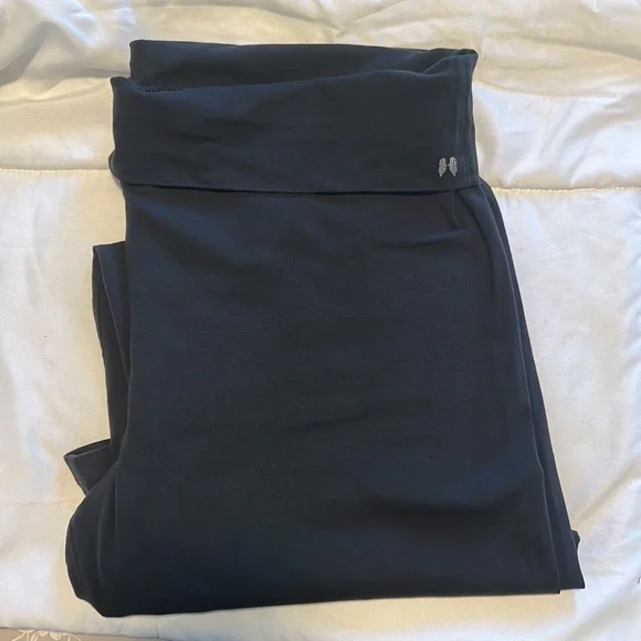 Victoria’s Secret yoga bootcut pants
All back
Gently worn
Size: xl long - Picture 4 of 5